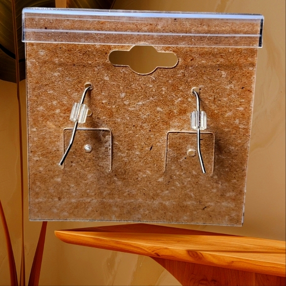 Angel Earrings in Emerald - Picture 3 of 3